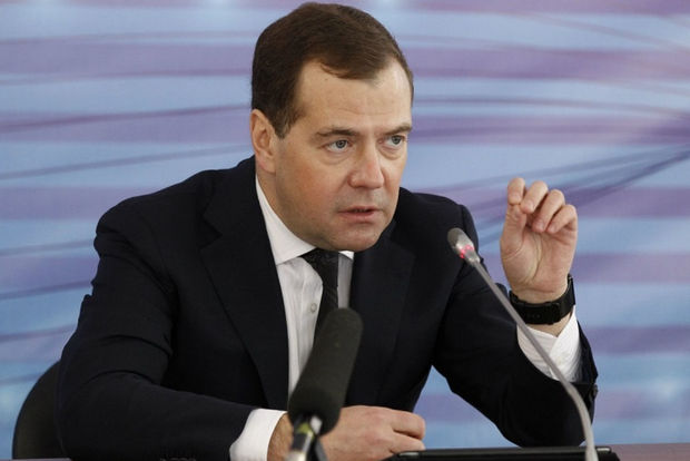 Medvedev Haaqa məhkəməsini hədələdi: “Birbaşa binaya raket ata bilərik”