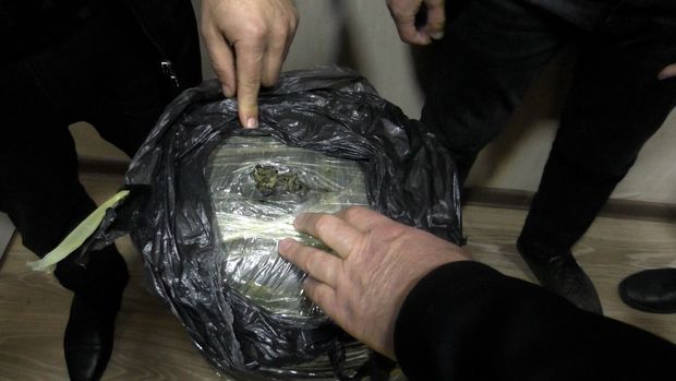 İran vətəndaşı ilə əlbir olaraq narkotik satan şəxsdə 16 kiloqram marixuana aşkar edilib - FOTO/VİDEO
