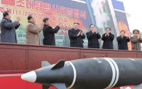 Şimali Koreya lideri gəmidən qanadlı raket buraxılışını izləyib