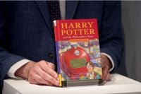 Harri Potter haqqında nadir kitab 6,2 milyona satılıb